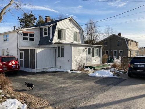 284 Grand View Dr, Warwick, RI 02886 exterior