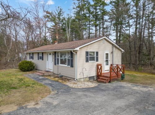 255 Hobbs Rd, Pelham, NH 03076 exterior