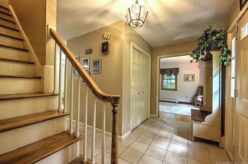 45 Field Rock Rd, Upper Stepney, CT 06468 exterior