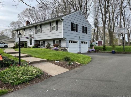 20 Croydon Ct, Wallingford, CT 06492 exterior