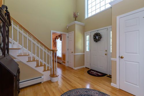 4 Chelsea Dr, Bow, NH 03304 exterior