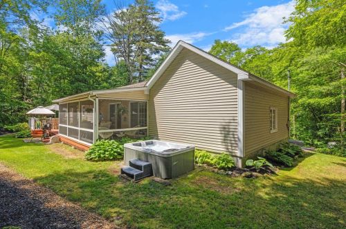 109 Chestnut Dr, Gilford, NH 03249 exterior