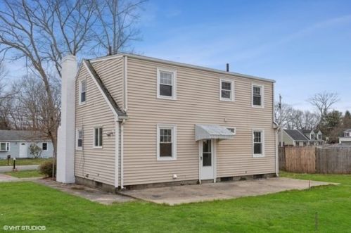 140 Bloomfield St, Seekonk, MA 02771 exterior