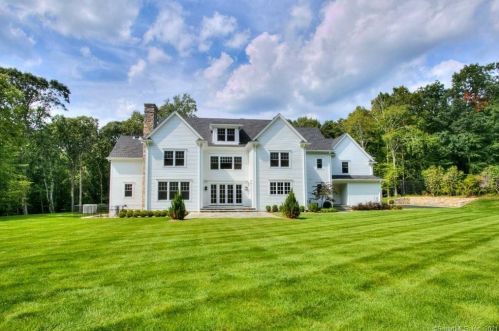 45 Lukes Wood Rd, New Canaan, CT 06840 exterior