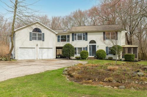 441 Stony Ln, North-Kingstown, RI 02852 exterior