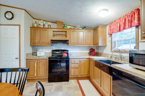 7 Oliver St, Naples, ME 04055 exterior