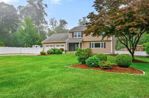 15 Cotton Tail Ln, Upper Stepney, CT 06468 exterior