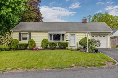 17 Salem Dr, North-Providence, RI 02904 exterior