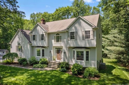 9 Canterbury Ln, Sandy-Hook, CT 06482 exterior