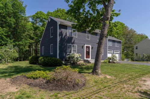 27 Pinewood Dr, Somersworth, NH 03878 exterior