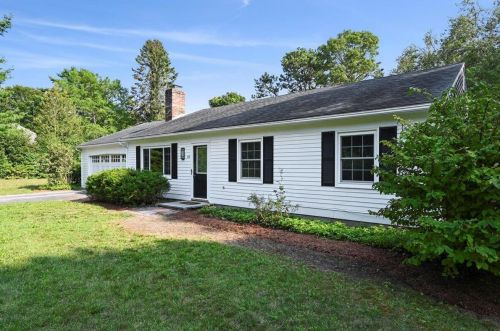 39 Woodvale Ln, Centerville, MA 02632 exterior