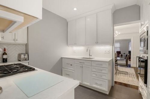 180 Commonwealth Ave, Roxbury Xing, MA 02467 exterior