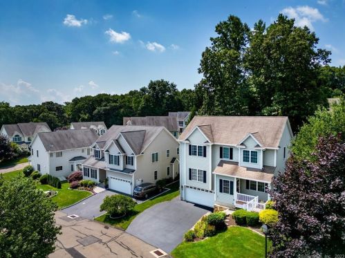 33 Patriot Trl, Huntington, CT 06484 exterior
