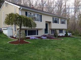 343 Strongtown Rd, Southbury, CT 06488 exterior