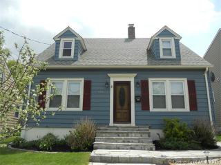 150 Maltby St, Huntington, CT 06484 exterior