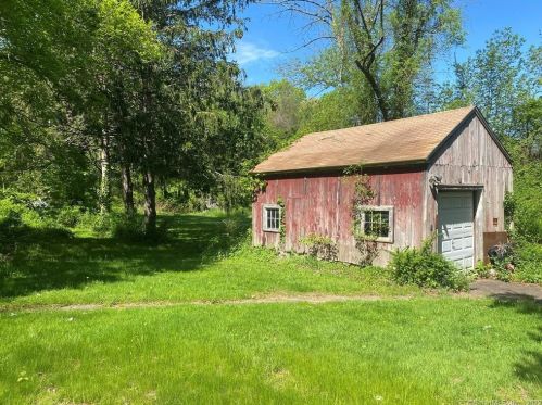 6 Lebanon Rd, North-Franklin, CT 06254 exterior