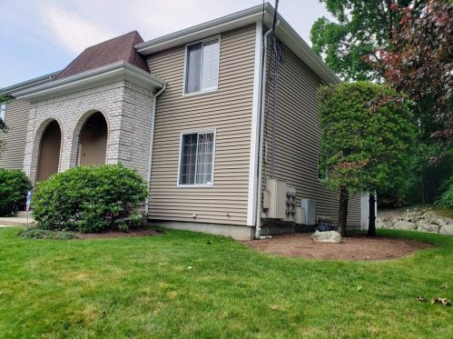 37 Marigold Cir, North Providence, RI 02904 exterior