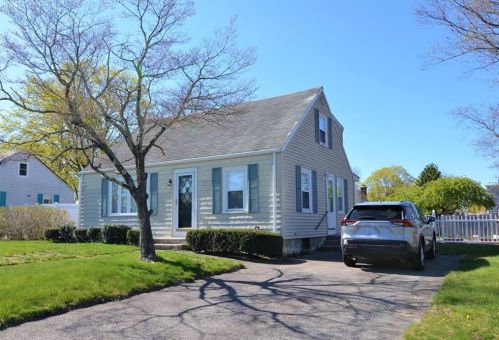 32 Maplehurst Ave, Warwick, RI 02889 exterior
