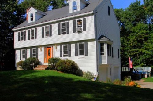 19 Picadilly Rd, Hampstead, NH 03841 exterior