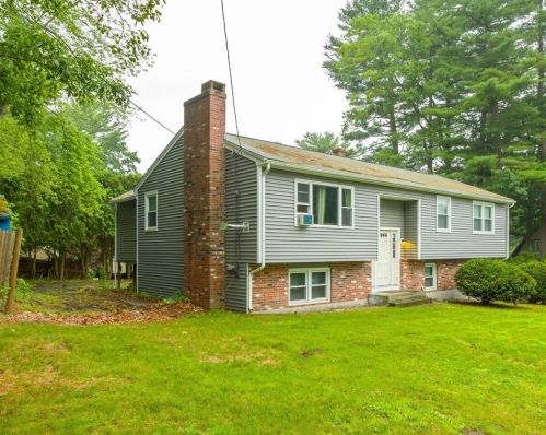 8 Pine Ridge Dr, Oxford, MA 01540 exterior