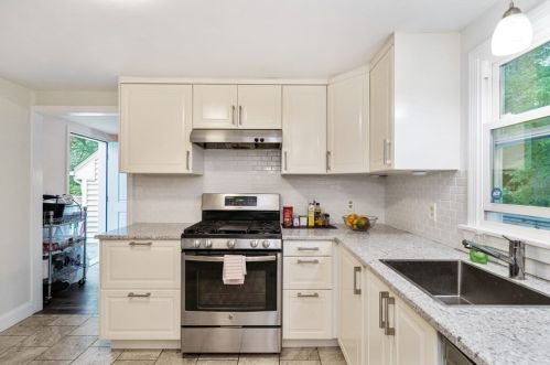 52 Elinor Rd, Newton, MA 02461 exterior