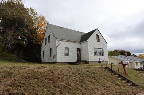 3 Central St, Livermore Falls, ME 04254 exterior