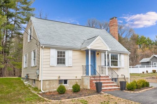 127 Elm St, North Reading, MA 01864 exterior