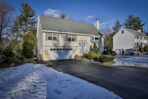 18 Seneca Ln, Wilmington, MA 01887 exterior