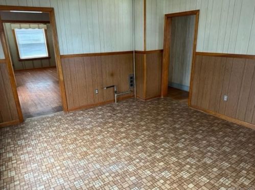 70 Tudor St, Waterbury, CT 06704 exterior