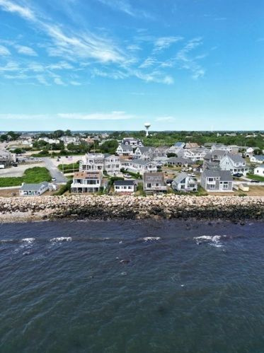 52 Ocean Spray Ave, Narragansett, RI 02882 exterior