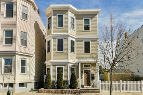 282 Maverick St, Roxbury-Xing, MA 02128 exterior