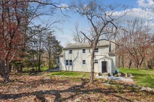 55 Obtuse Rocks Rd, Brookfield Center, CT 06804 exterior