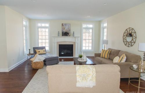30 Baxter Ct, Cheshire, CT 06408 exterior