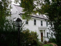 672 Chestnut St, Newton, MA 02468 exterior