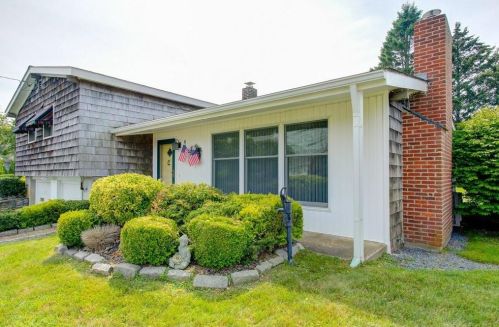 625 Turner Rd, Middletown, RI 02842 exterior