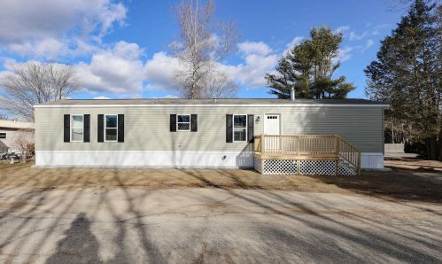5 Knights Ct, Raymond, NH 03077 exterior