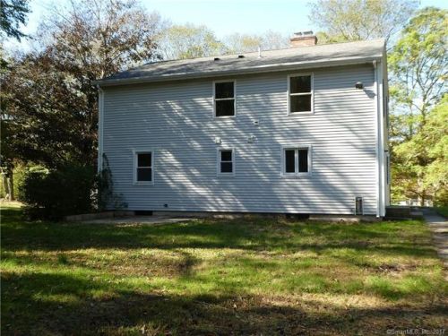 82 School House Rd, Norwich, CT 06365 exterior