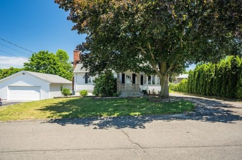137 Wildermere St, Chicopee, MA 01020 exterior