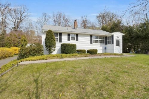 9 Buckley Ln, Waterbury, CT 06712 exterior
