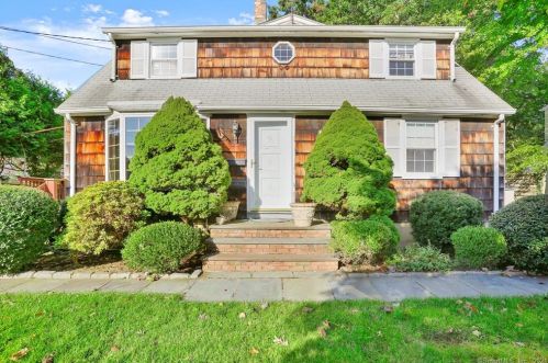 26 Riverside Ln, Riverside, CT 06878 exterior