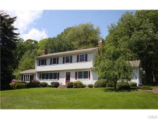 39 Spinning Wheel Rd, Bridgeport, CT 06611 exterior
