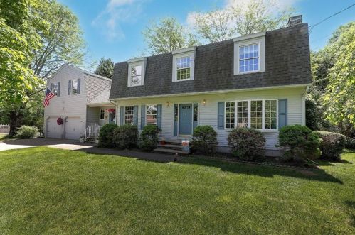 1 Fenner Grant Ln, Cumberland, RI 02864 exterior