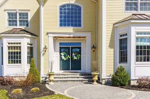 16 Little Meadow Way, North Reading, MA 01864 exterior