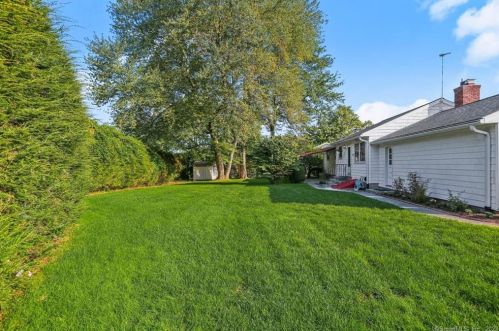 50 Elliott Rd, Bridgeport, CT 06611 exterior