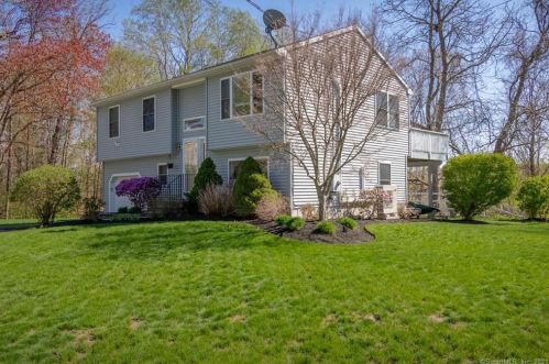 17 Vine St, Putnam, CT 06260 exterior
