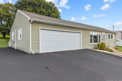239 Sentinel Hill Rd, Derby, CT 06418 exterior