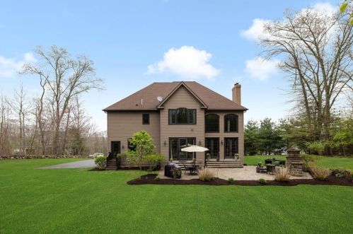 28 Jenna Way, Cumberland, RI 02864 exterior