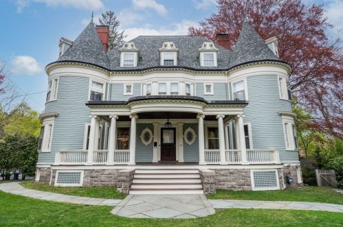 11 Hull St, Newton, MA 02460 exterior
