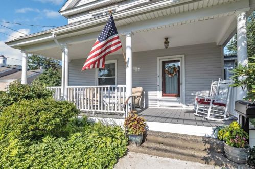 5 Huntington Rd, Stratford, CT 06614 exterior