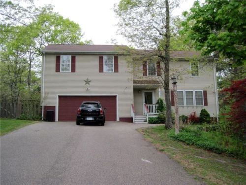 26 Chelsea Farm Dr, Richmond, RI 02898 exterior